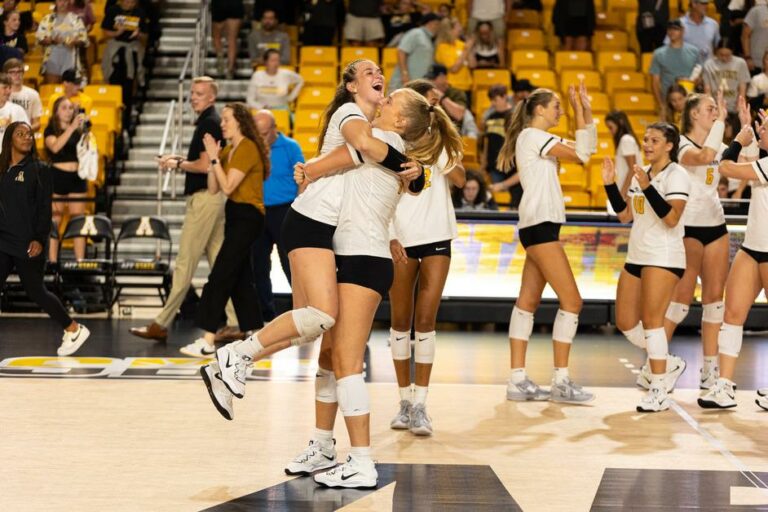Mountaineers VB extends undefeated season start with 3-2 thriller over East Carolina