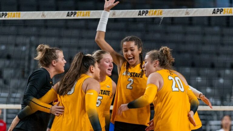 No. 8: App State VB sweeps ULM, 3-0