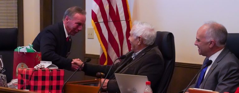 Yount gets warm send-off, Perry sworn in