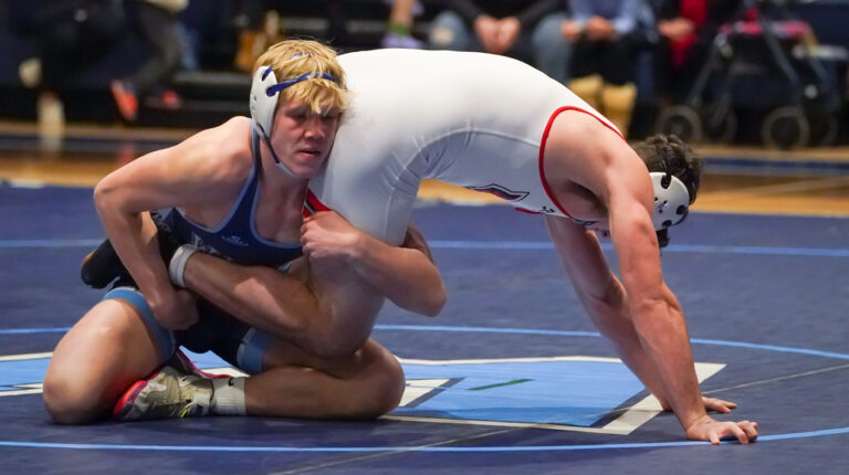 Smith, Casner qualify for State wrestling tourney at Regionals
