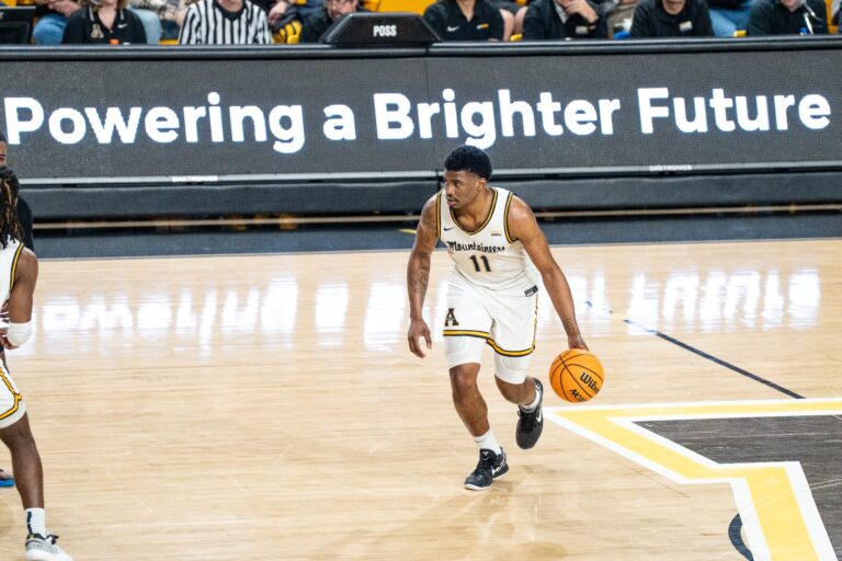 Mountaineers trample Herd, 73-58