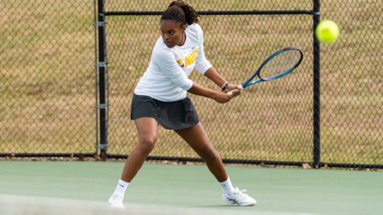 Mountaineer netters edged by Phoenix, 4-3