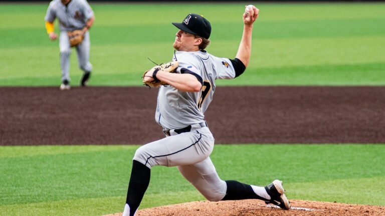 Texas State rallies late to take series opener vs. App State, 3-2