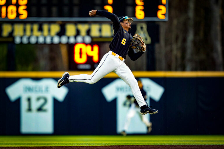 Mountaineers, Trojans split Saturday doubleheader