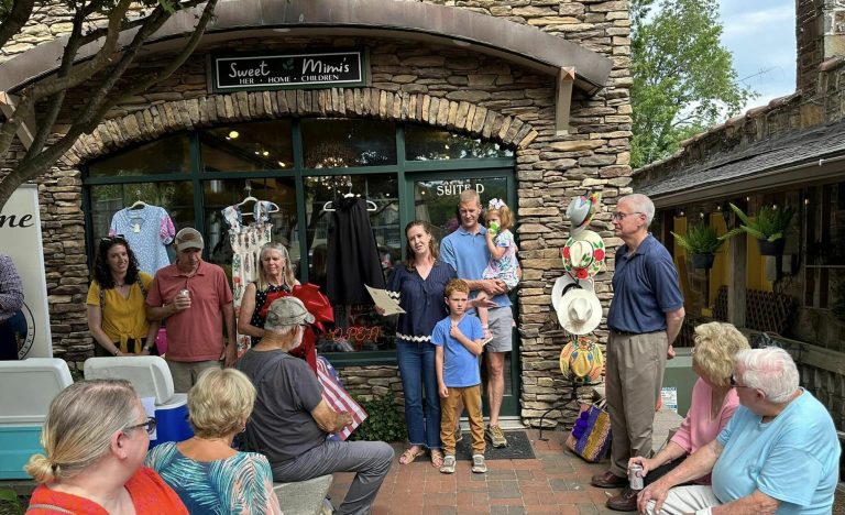 RIBBON-CUTTING: Sweet Mimi’s