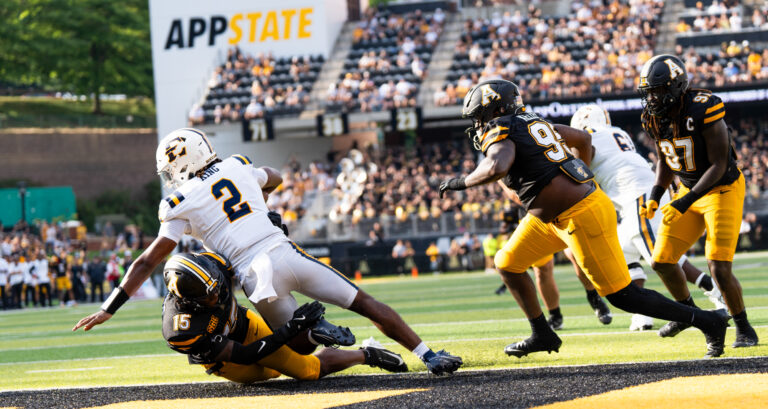 Aguilar’s 326 passing yards, 2 rushing TDs lead Mountaineers past East Tennessee State, 38-10