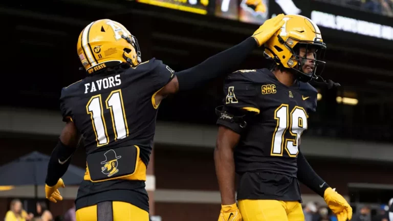 In Good Company: Johnson, Favors named to Paycom Jim Thorpe watchlist for DBs