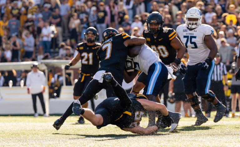 Mountaineers conquer Monarchs, 28-20