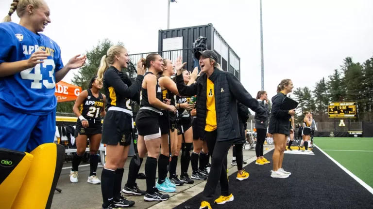Mountaineers oust Queens, 5-0