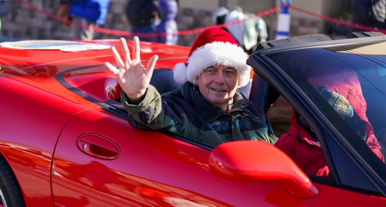 ‘Chilling out’ in Blowing Rock, thousands take in Holiday Parade
