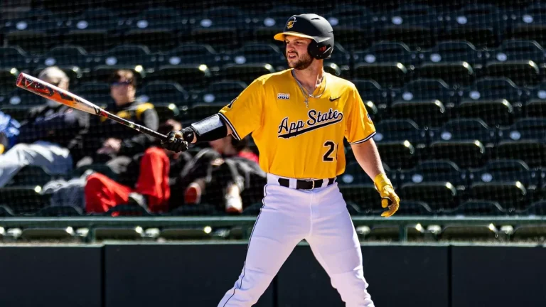 Eagles complete 3-game sweep of Mountaineers, 5-1