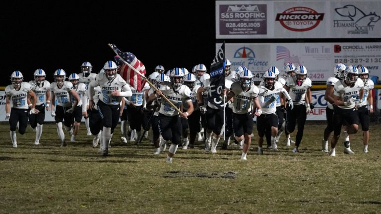 Watauga clinches 8th straight — undefeated — conference championship with 28-18 win at St. Stephens